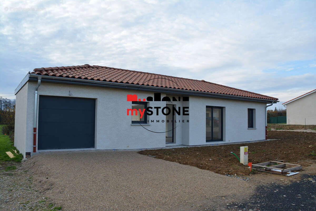 Maison à DOMPIERRE-SUR-VEYLE