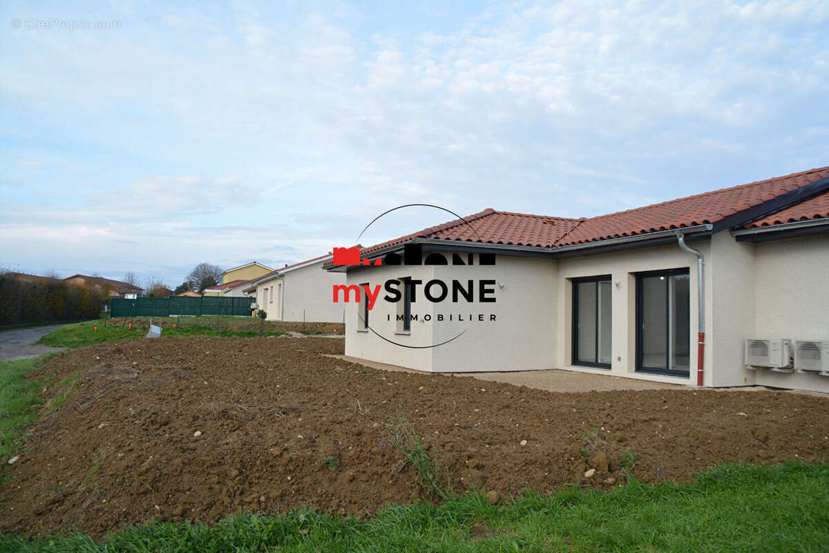 Maison à DOMPIERRE-SUR-VEYLE