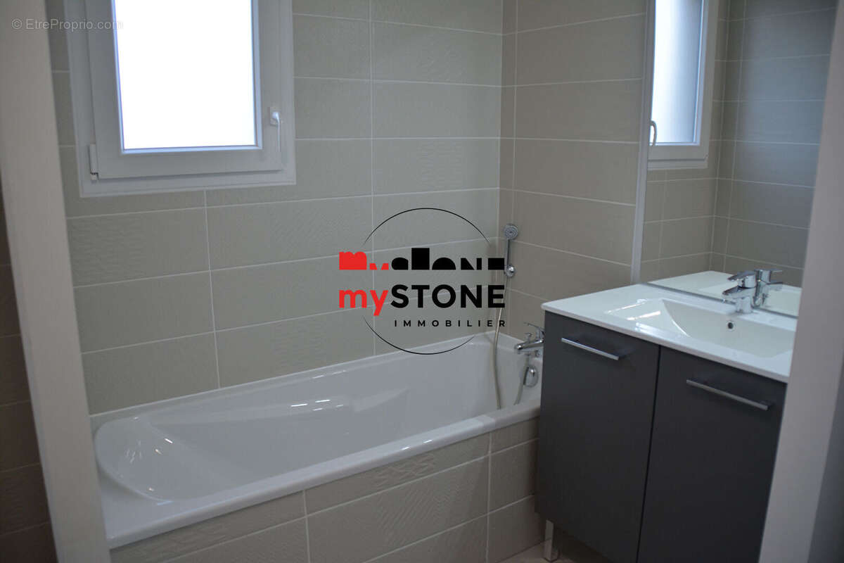 Maison à DOMPIERRE-SUR-VEYLE