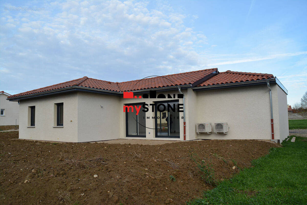 Maison à DOMPIERRE-SUR-VEYLE