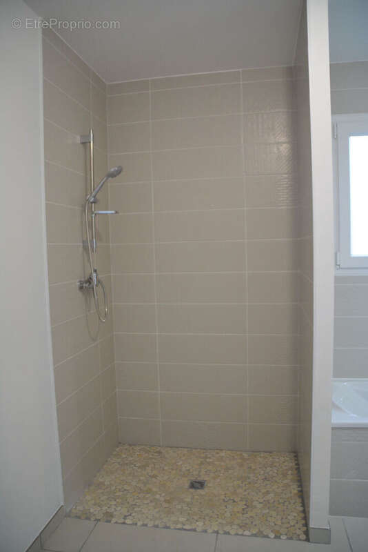 Maison à DOMPIERRE-SUR-VEYLE