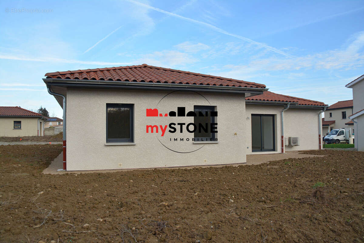 Maison à DOMPIERRE-SUR-VEYLE