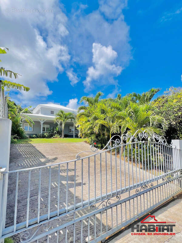 Maison à SAINT-ESPRIT