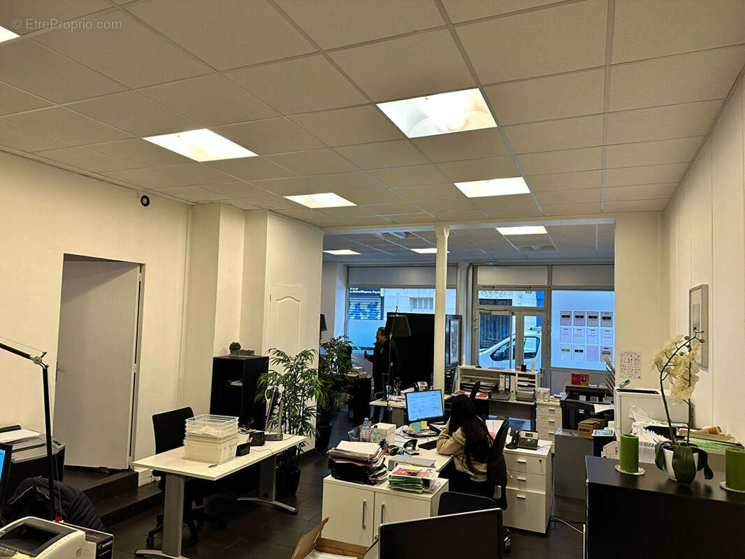 Commerce à PARIS-11E