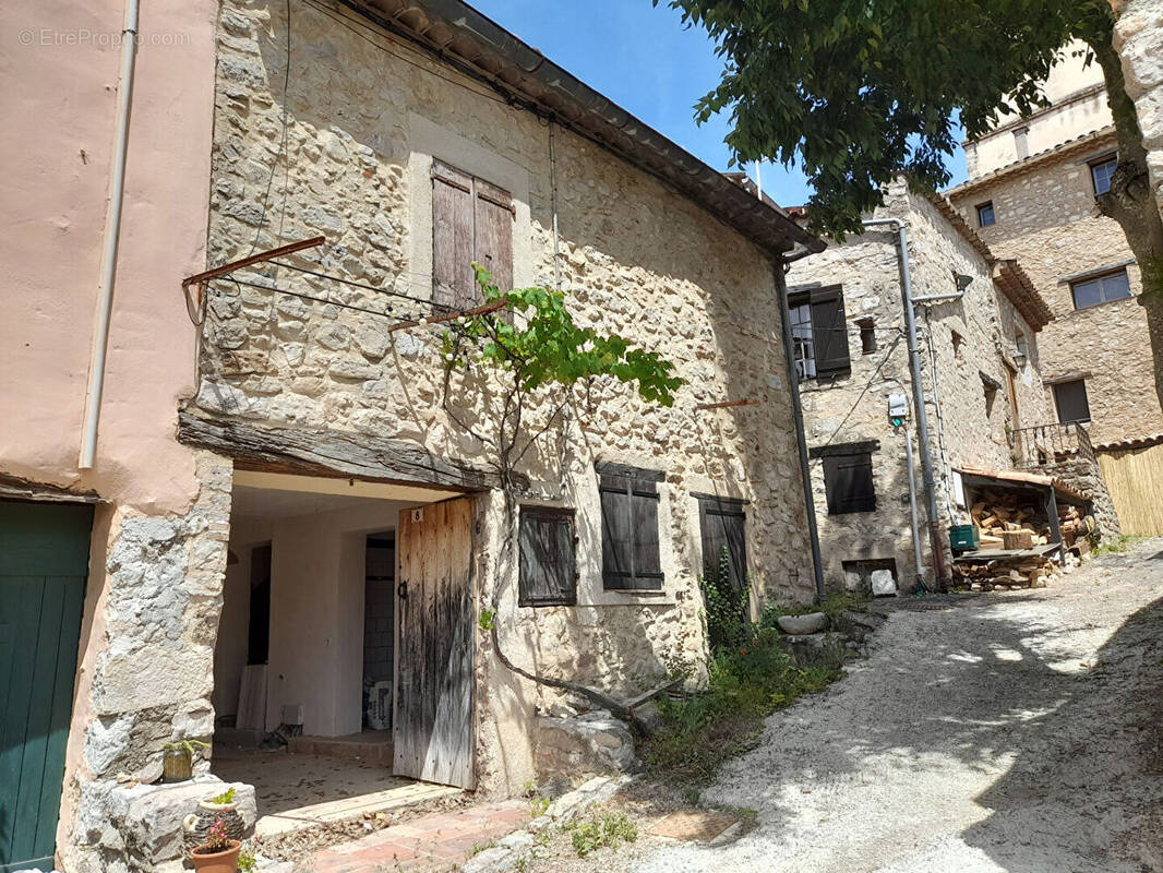 Maison à FOX-AMPHOUX