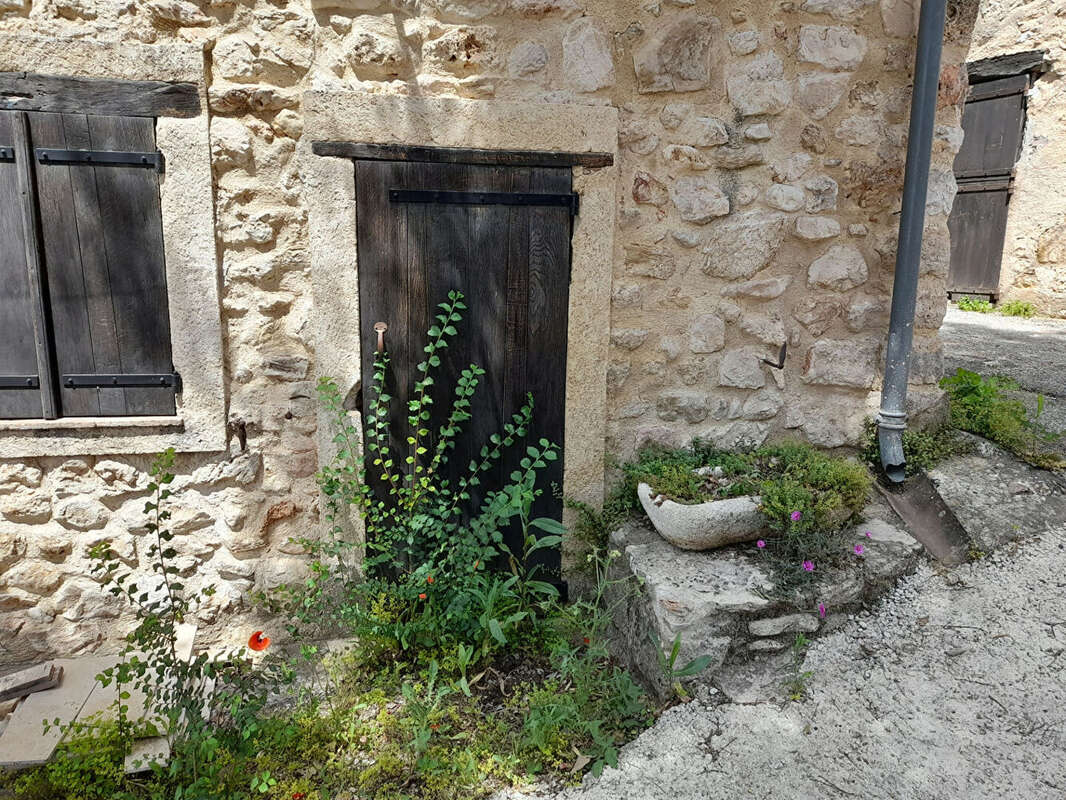 Maison à FOX-AMPHOUX