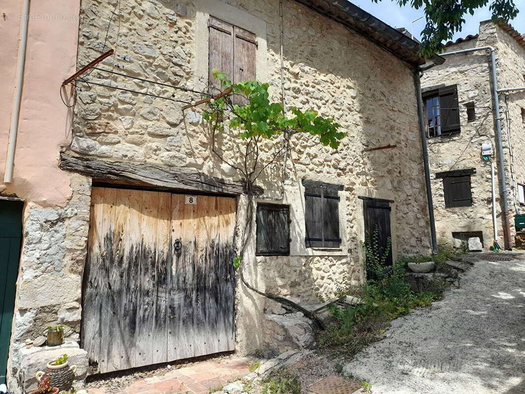 Maison à FOX-AMPHOUX