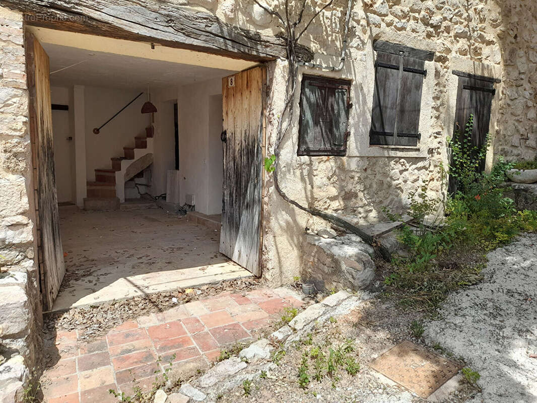 Maison à FOX-AMPHOUX