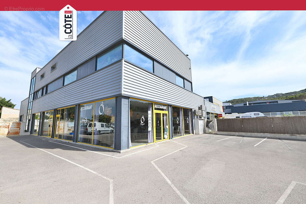 Commerce à CHATEAUNEUF-LES-MARTIGUES