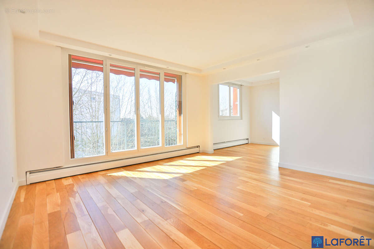 Appartement à NEAUPHLE-LE-CHATEAU