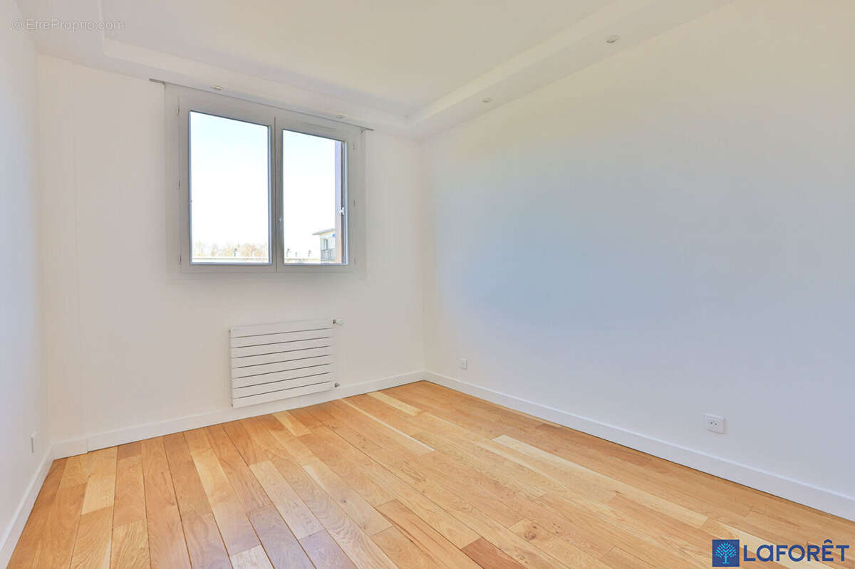 Appartement à NEAUPHLE-LE-CHATEAU