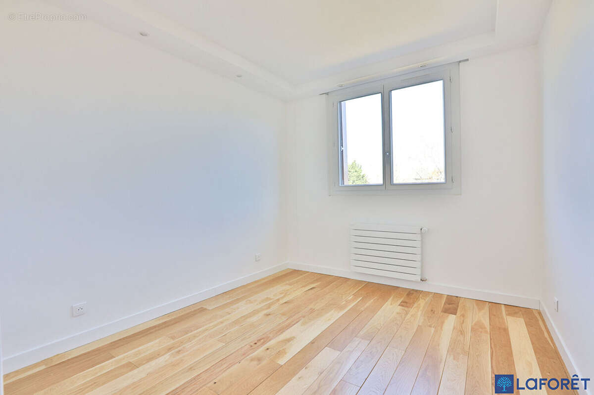 Appartement à NEAUPHLE-LE-CHATEAU