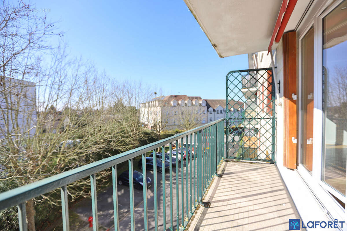 Appartement à NEAUPHLE-LE-CHATEAU