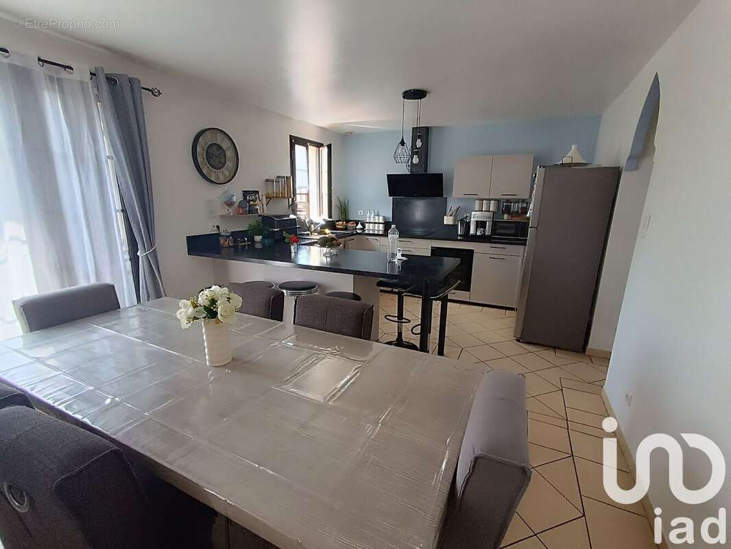 Photo 2 - Maison à SAINT-HILAIRE-DE-LUSIGNAN