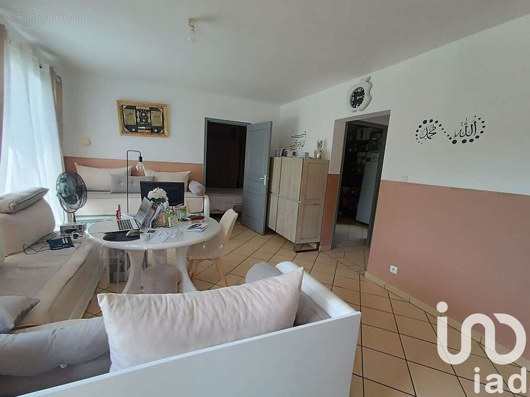 Photo 3 - Maison à SAINT-HILAIRE-DE-LUSIGNAN