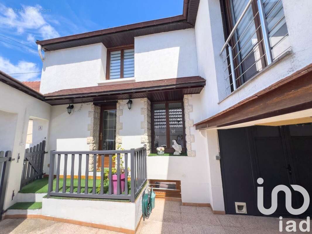 Photo 2 - Maison à VILLESENEUX