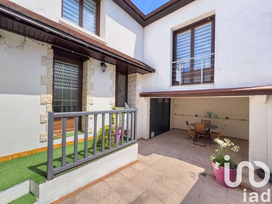 Photo 3 - Maison à VILLESENEUX