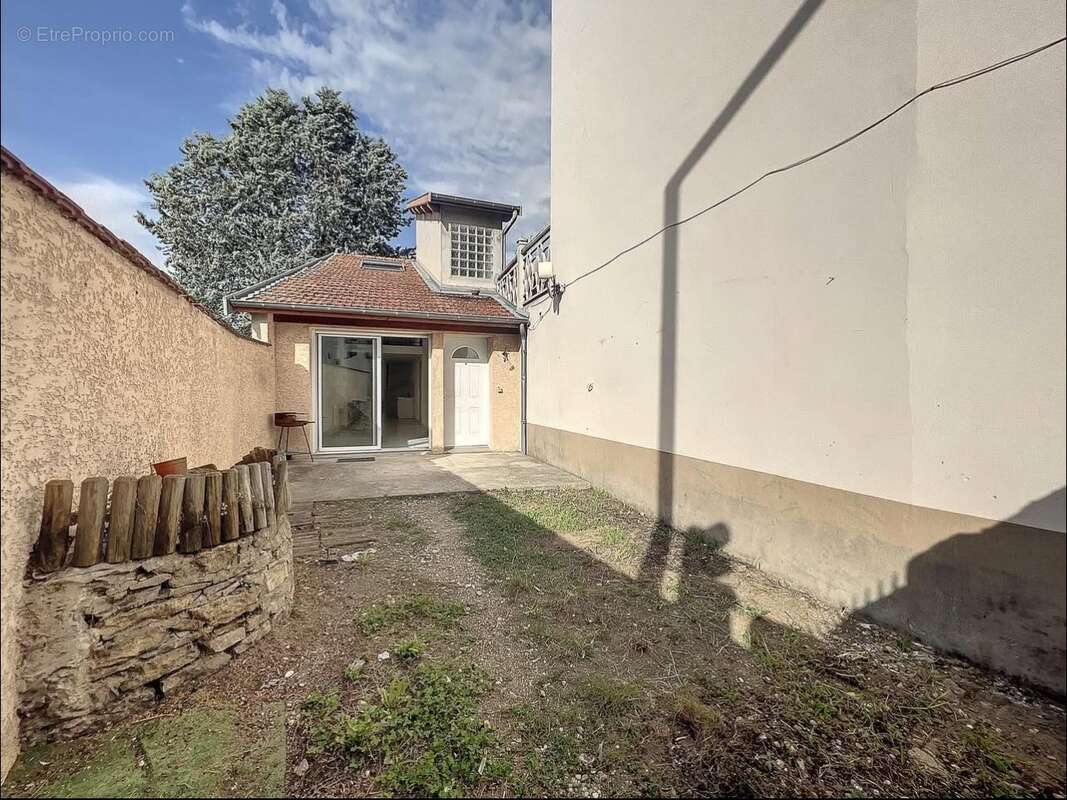 Maison à PONT-DE-CHERUY