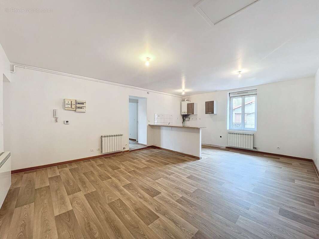 ENTRÉE-SÉJOUR-CUISINE T3 1ER - Appartement à PONT-DE-CHERUY