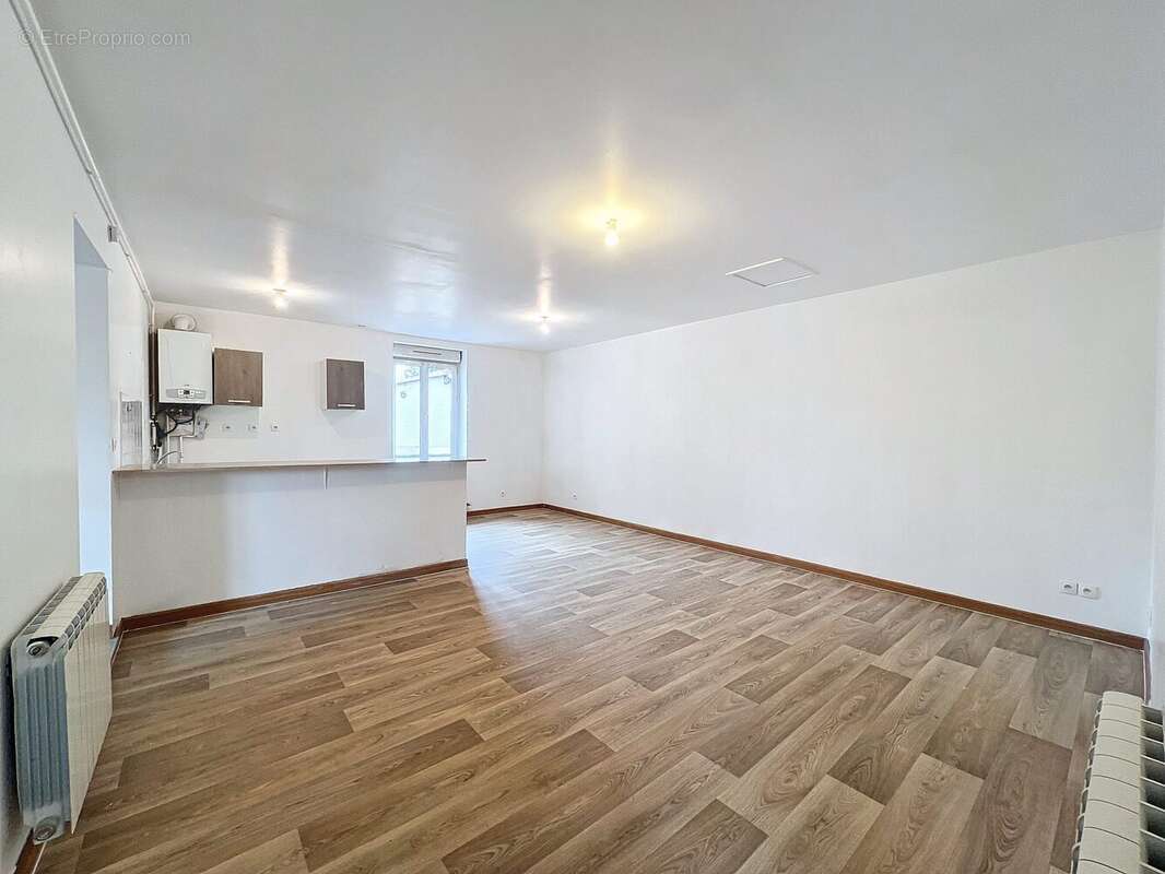 ENTRÉE-SÉJOUR-CUISINE T3 1ER - Appartement à PONT-DE-CHERUY