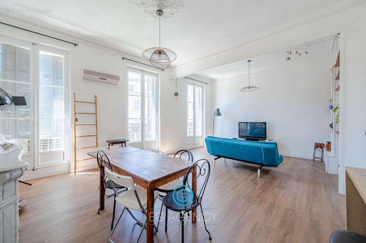 Appartement à MARSEILLE-1E