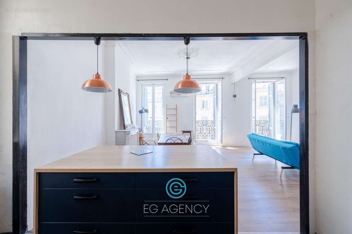 Appartement à MARSEILLE-1E