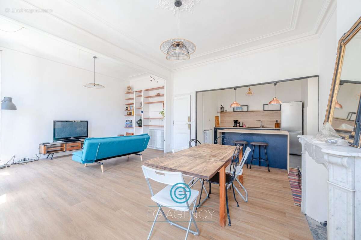 Appartement à MARSEILLE-1E