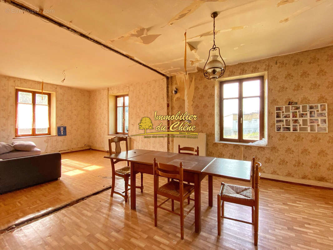 Maison à HAUT-DU-THEM-CHATEAU-LAMBERT