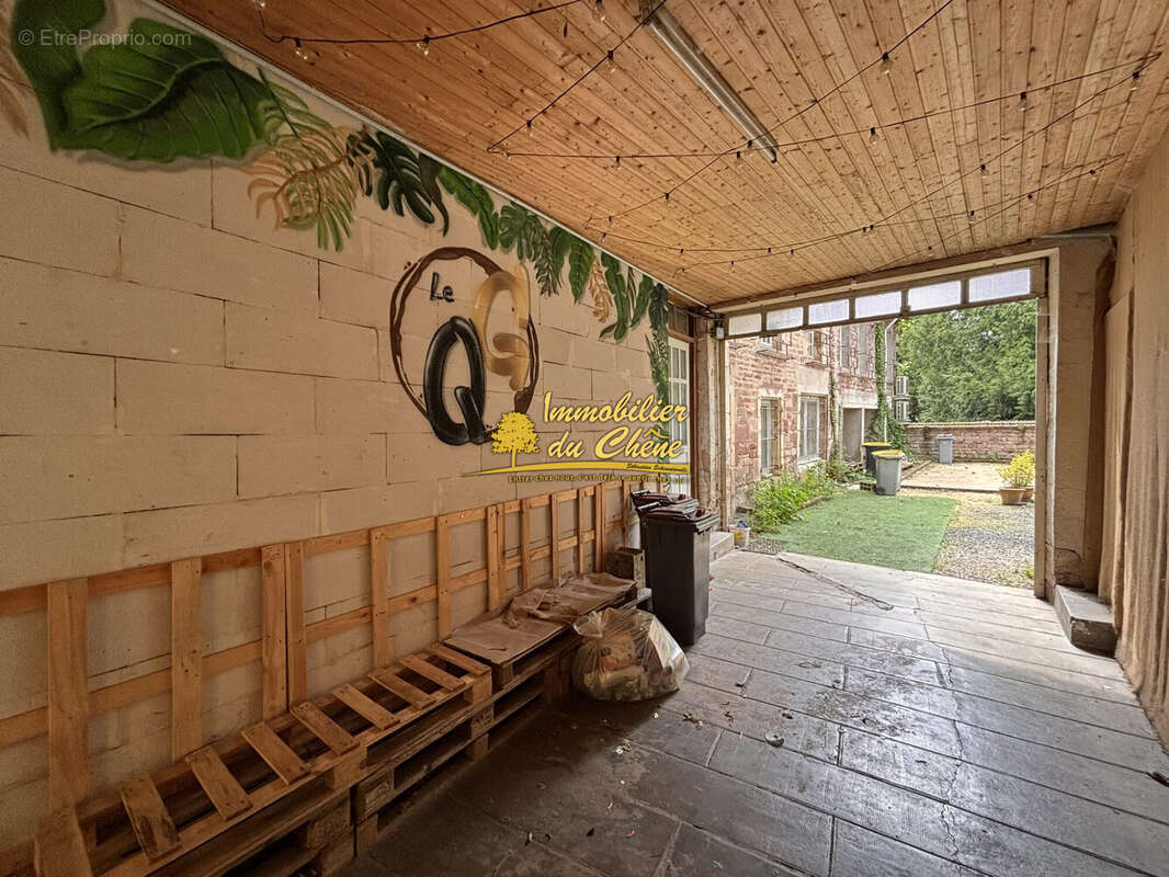 Commerce à LUXEUIL-LES-BAINS