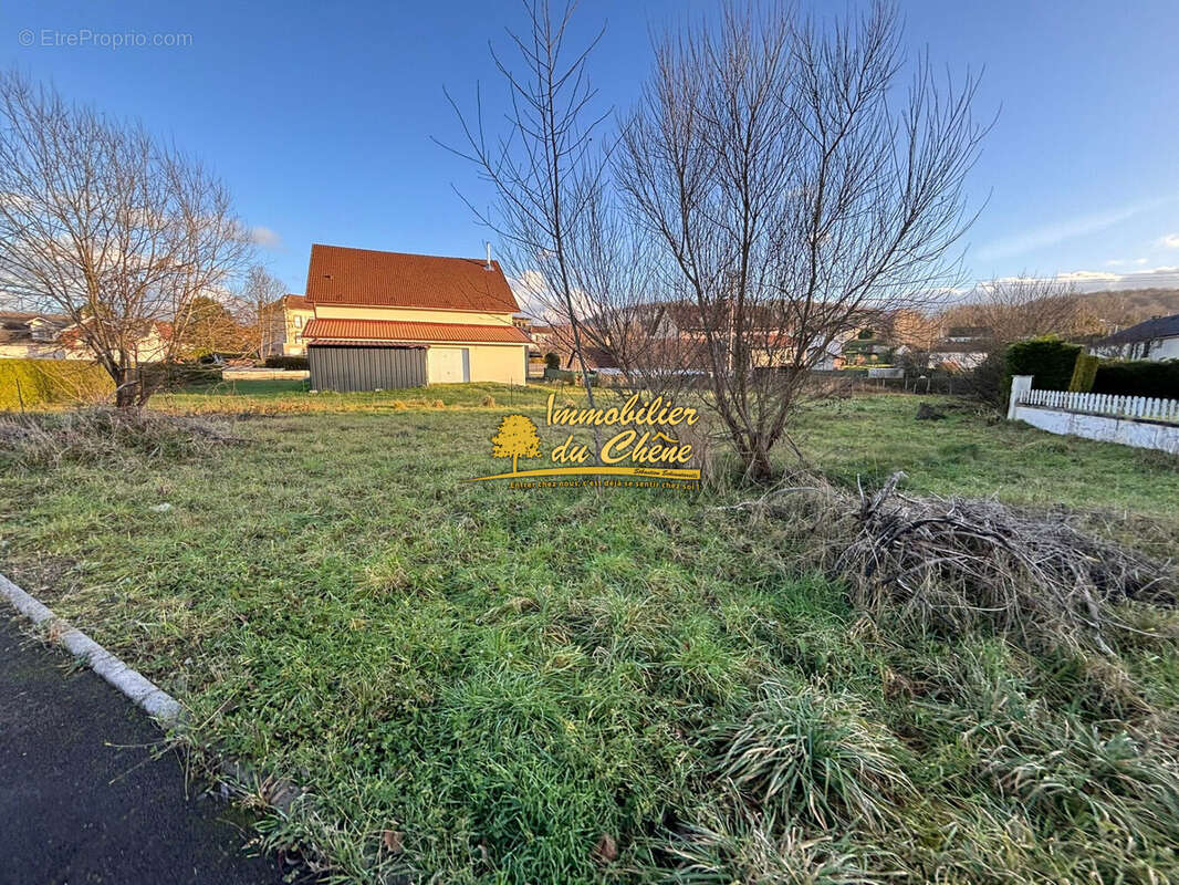 Terrain à FONTAINE-LES-LUXEUIL