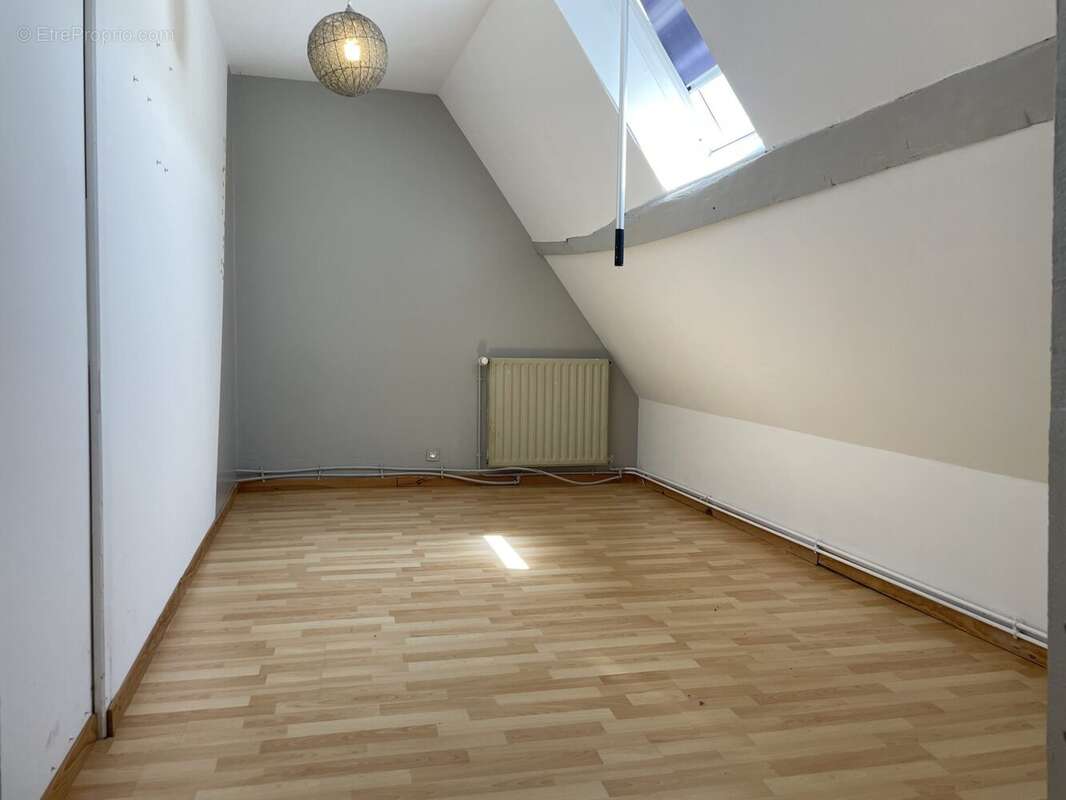 Chambre étage - Maison à NOGENT-LE-BERNARD