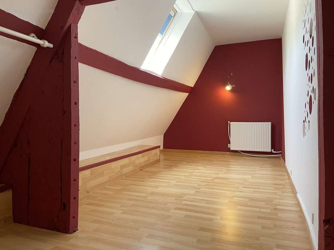 Chambre étage - Maison à NOGENT-LE-BERNARD