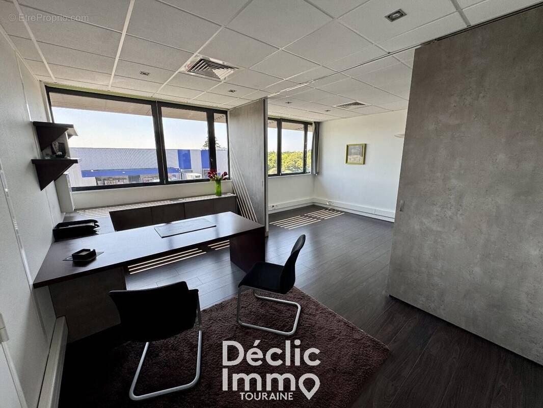 Commerce à SAINT-CYR-SUR-LOIRE