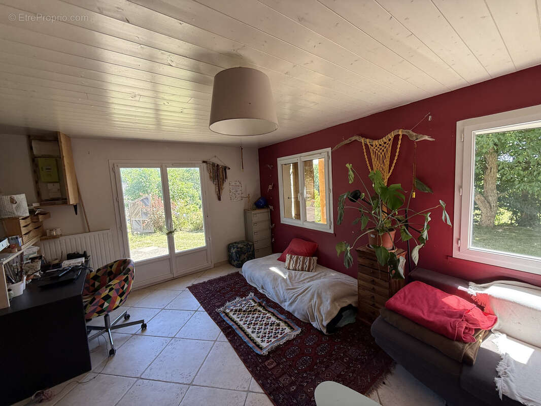 Maison à SAINT-JULIEN-CHAPTEUIL