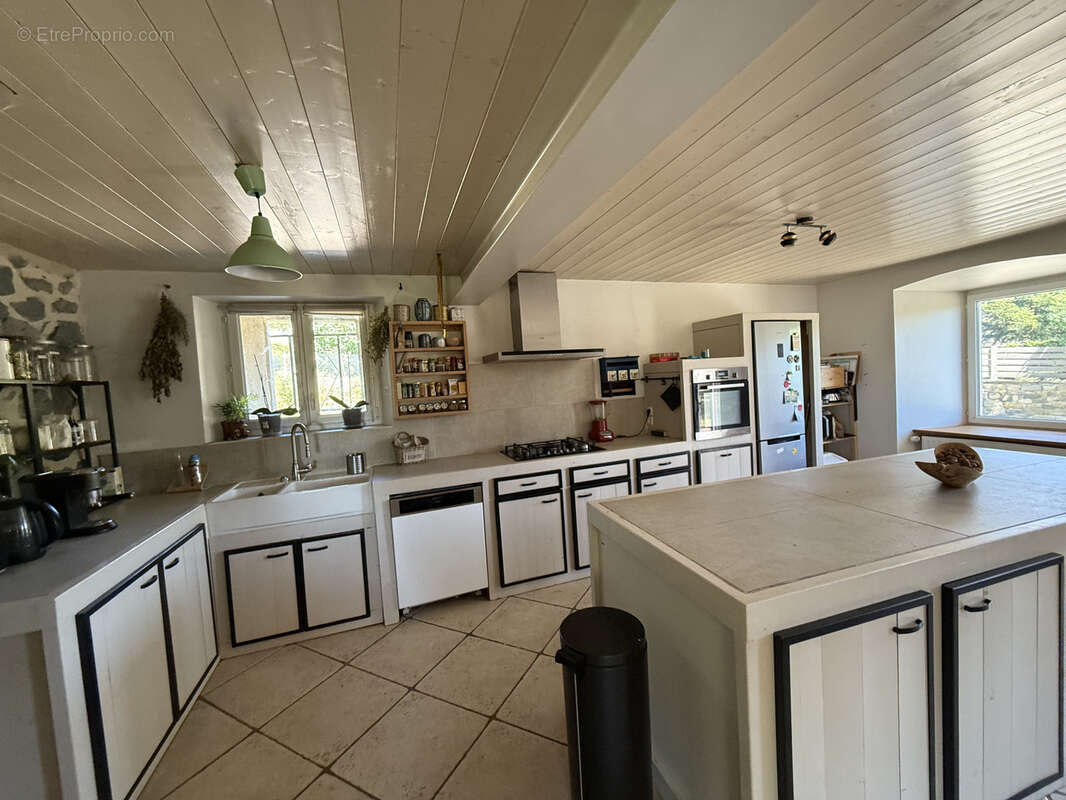 Maison à SAINT-JULIEN-CHAPTEUIL