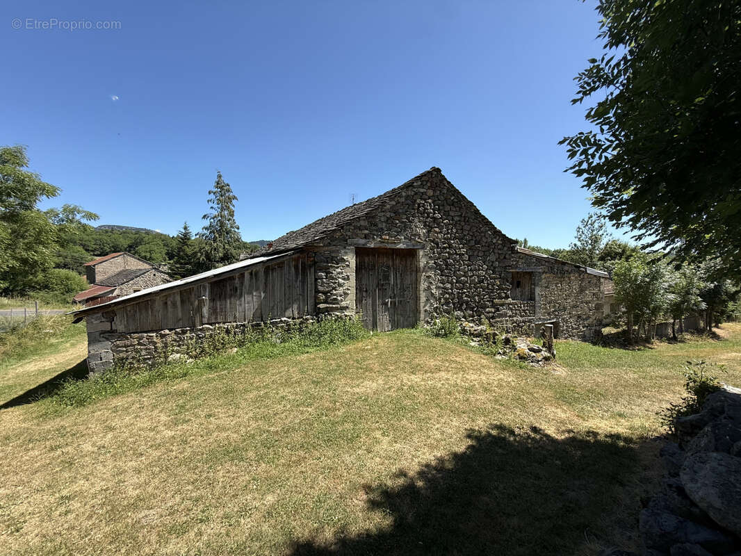 Maison à SAINT-JULIEN-CHAPTEUIL