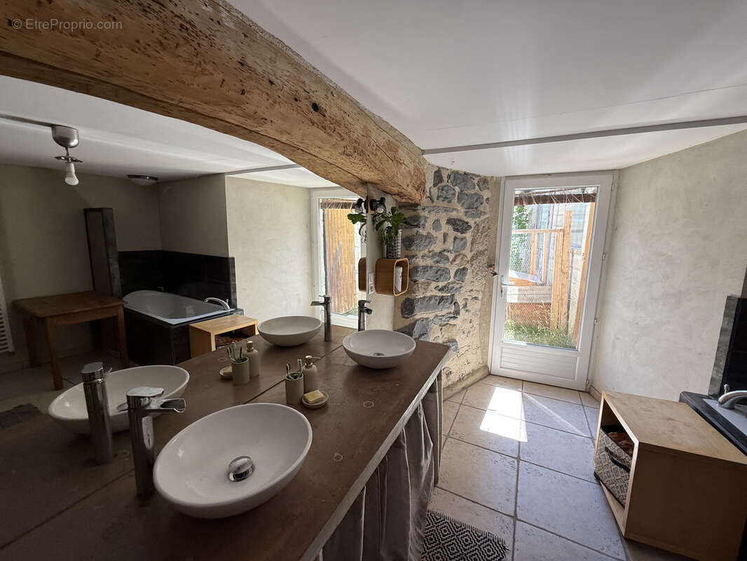 Maison à SAINT-JULIEN-CHAPTEUIL