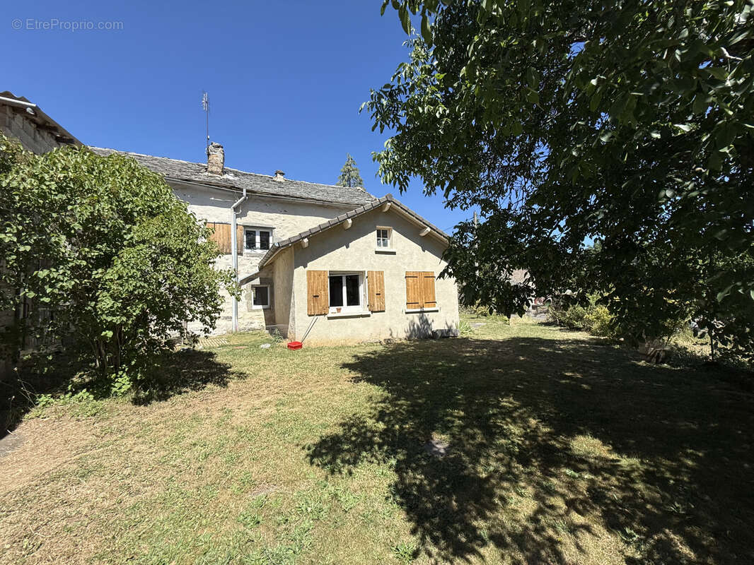 Maison à SAINT-JULIEN-CHAPTEUIL