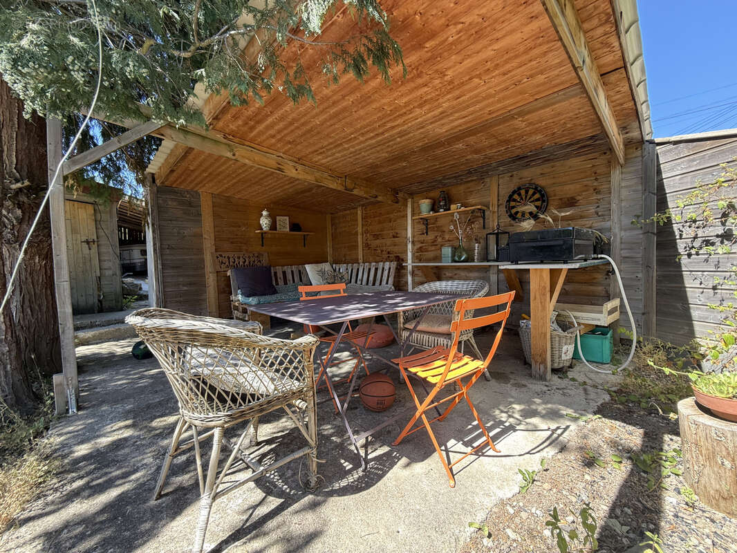 Maison à SAINT-JULIEN-CHAPTEUIL