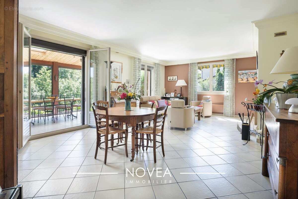 Maison à CHARBONNIERES-LES-BAINS