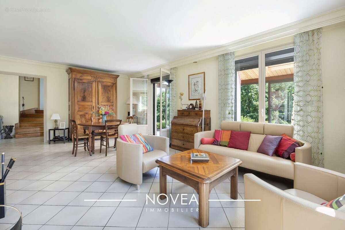 Maison à CHARBONNIERES-LES-BAINS