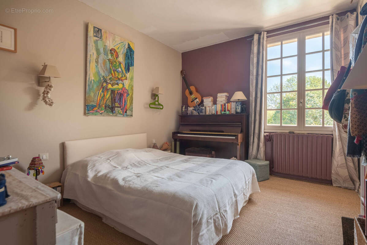 Maison à FARGUES-SAINT-HILAIRE