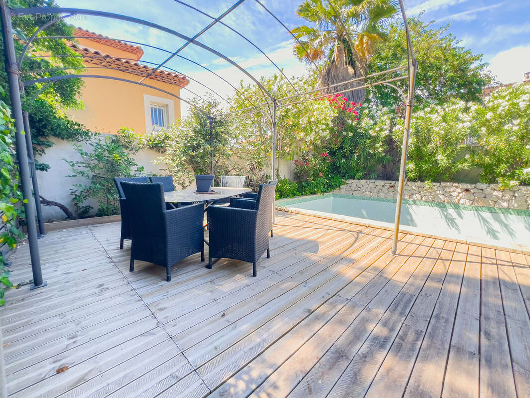 Maison à CHATEAUNEUF-LES-MARTIGUES