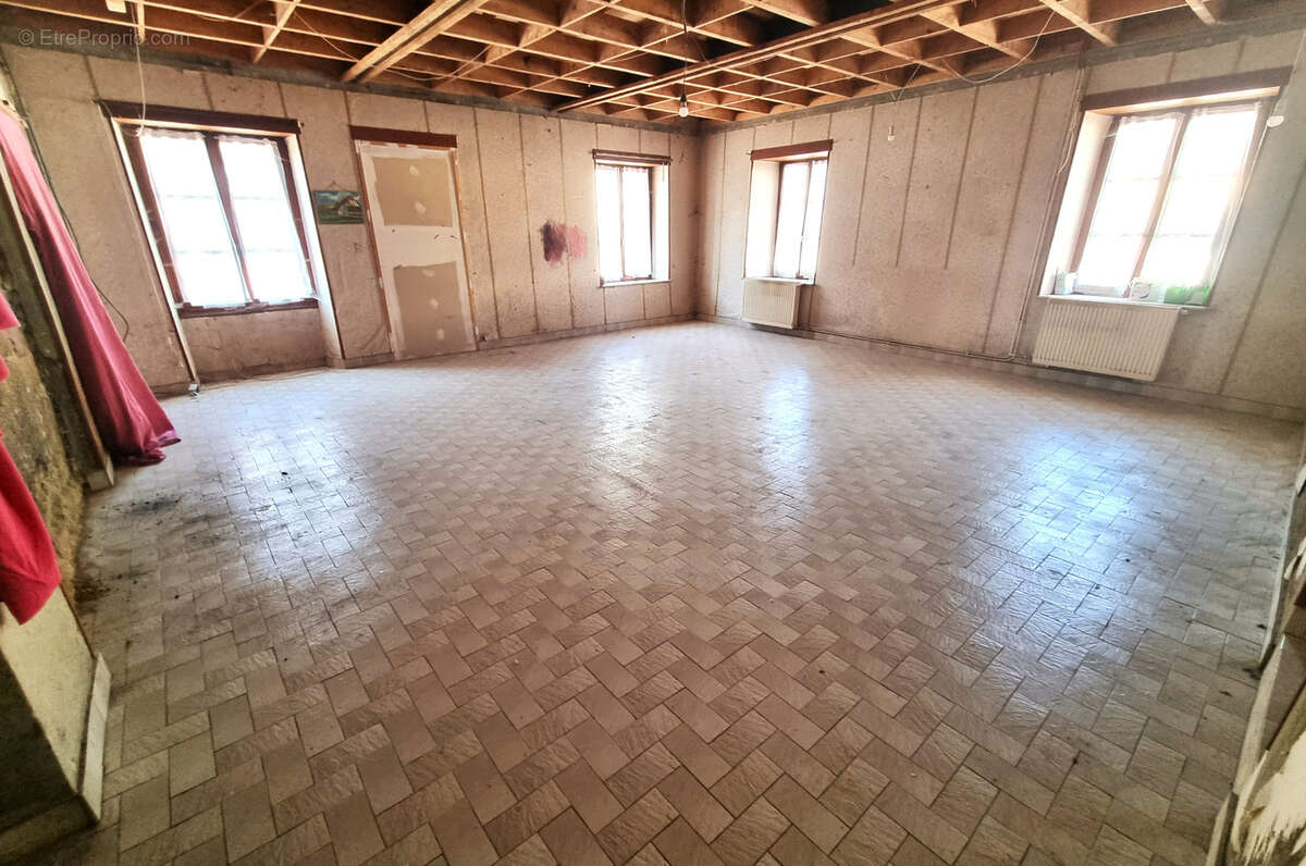 Maison à ROUSSILLON-EN-MORVAN