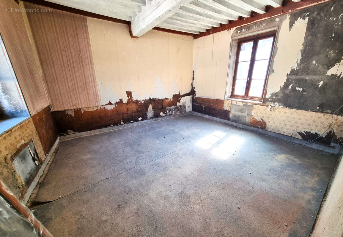 Maison à ROUSSILLON-EN-MORVAN