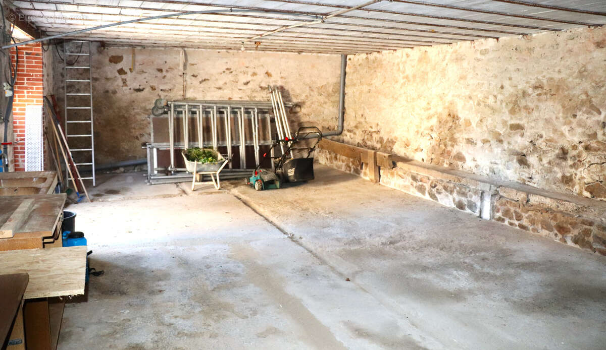 Maison à ROUSSILLON-EN-MORVAN