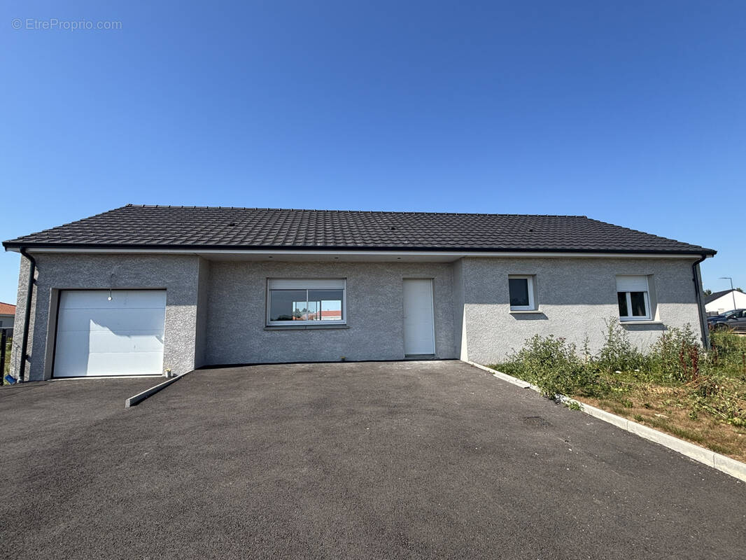 Maison à COGNAT-LYONNE