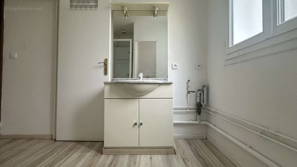 Appartement à PARIS-20E