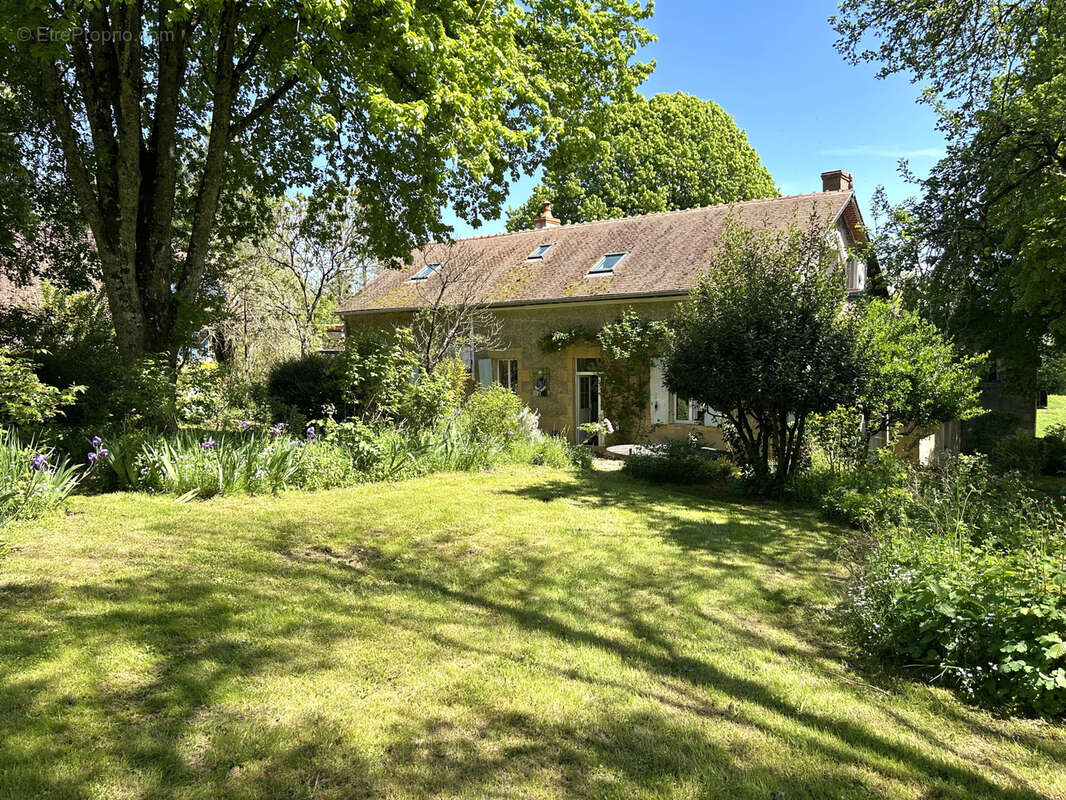 Maison à LURCY-LE-BOURG