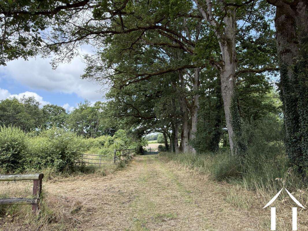 Maison à CONQUEREUIL